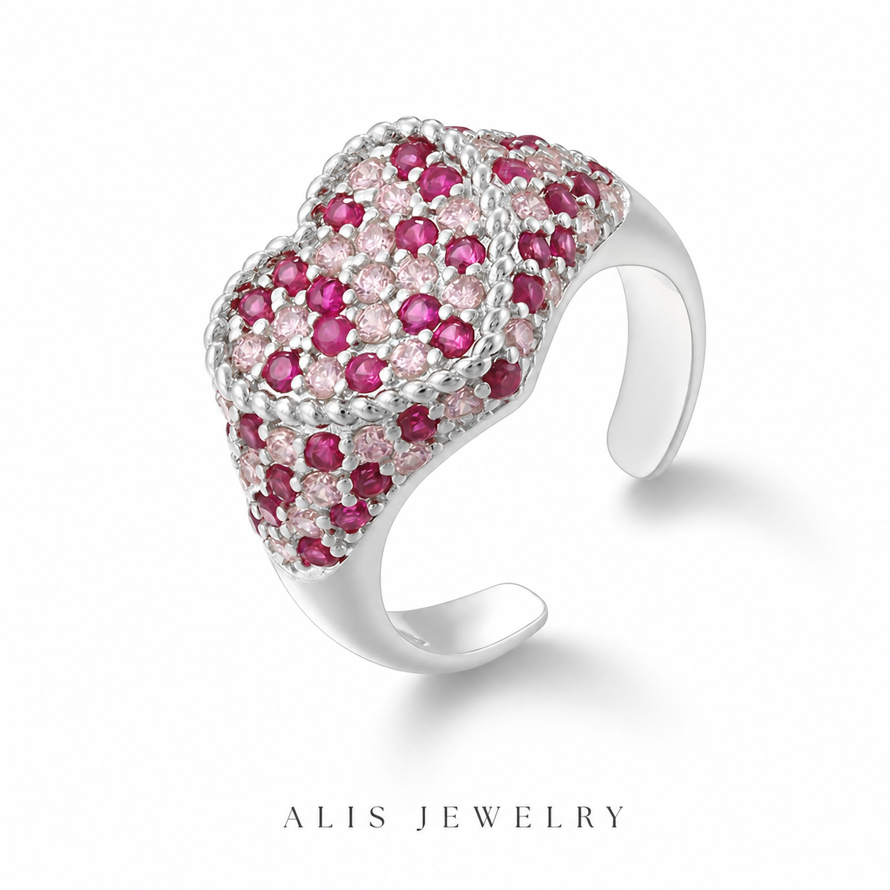 Bague cœur pierre rose sur fond blanc