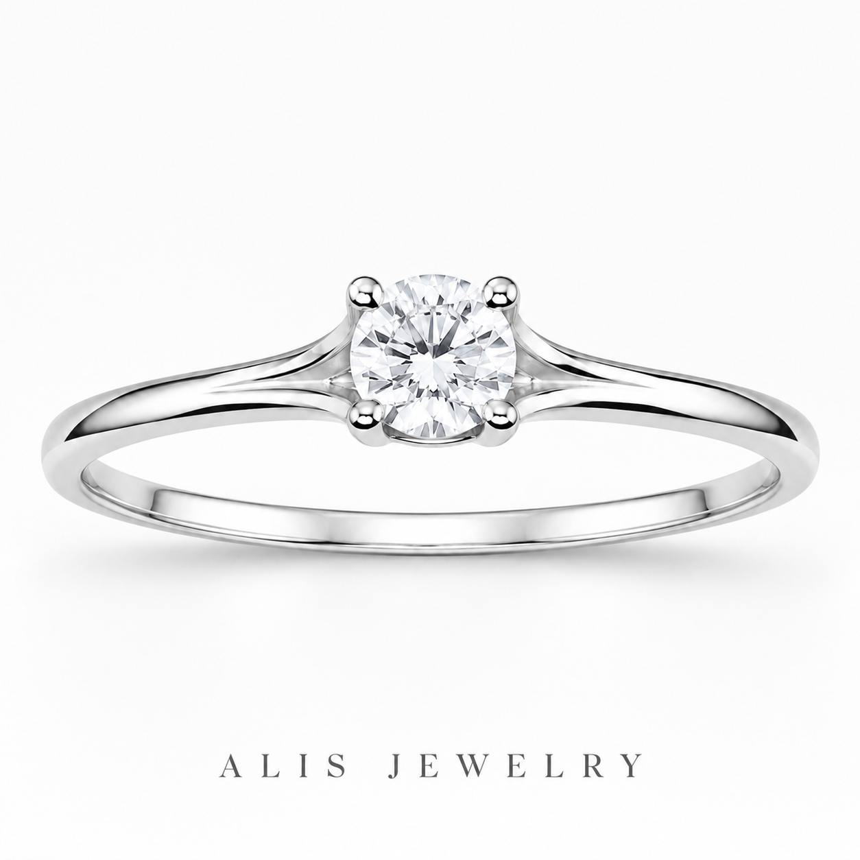 Bague de mariage fine argent zircon sur fond blanc