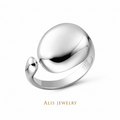 Bague ellipse argent 925 sur fond blanc