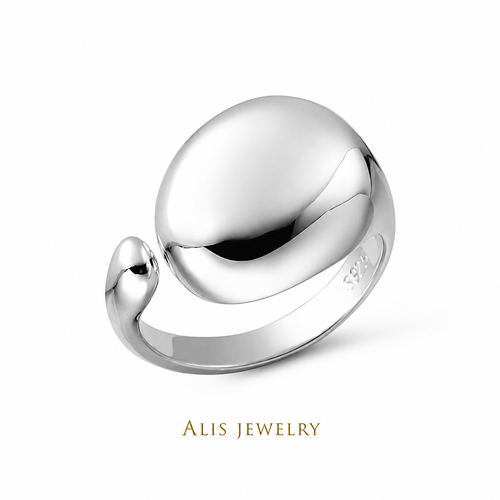 Bague ellipse argent 925 sur fond blanc