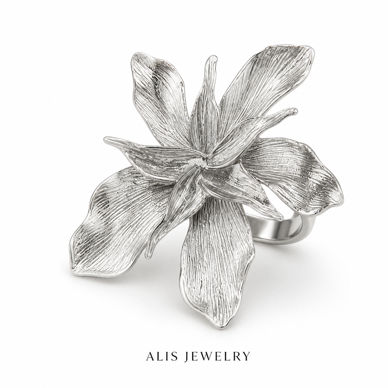 bague fleur sculpturale argentée - Alis Jewelry - fond blanc