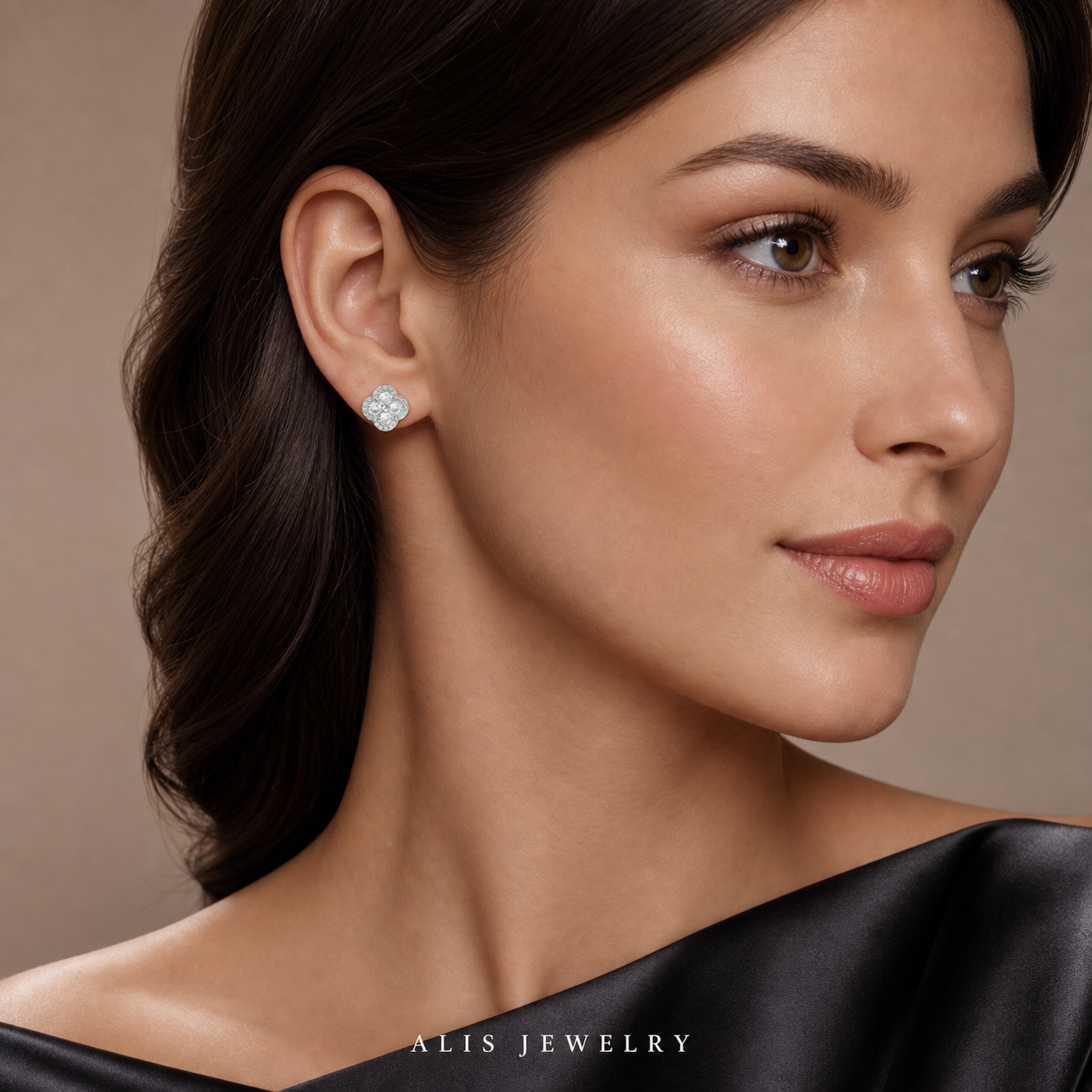 boucles d'oreilles fleur argent plaqué or - Alis Jewelry - porté mannequin