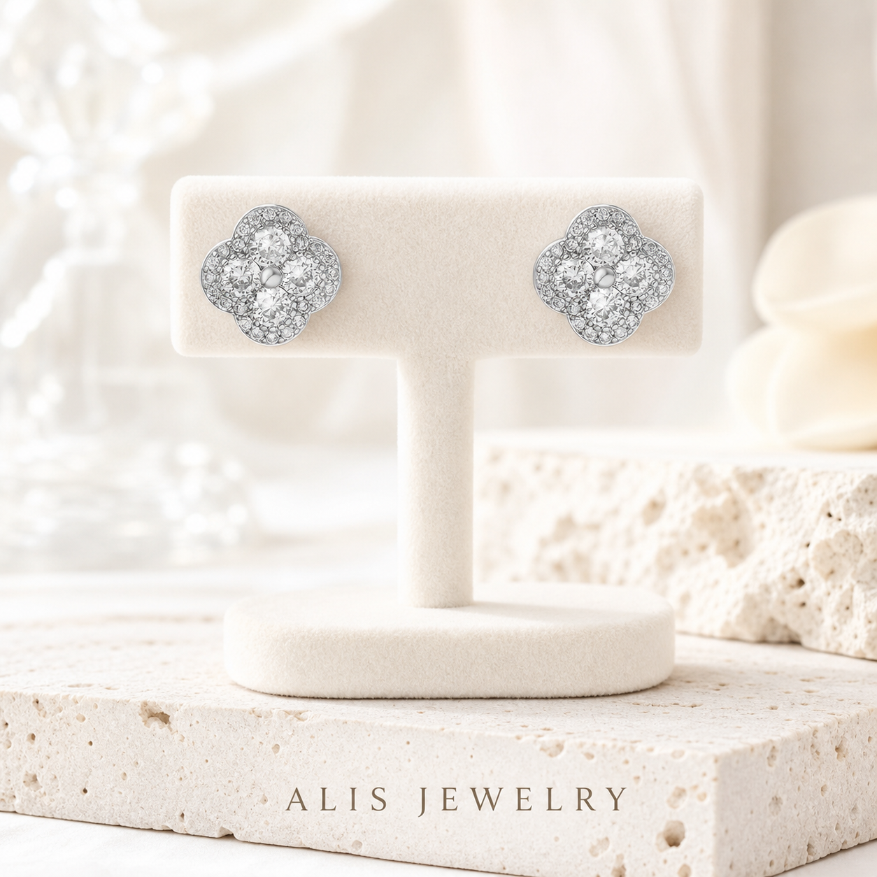 boucles d'oreilles fleur argent plaqué or - Alis Jewelry - sur support