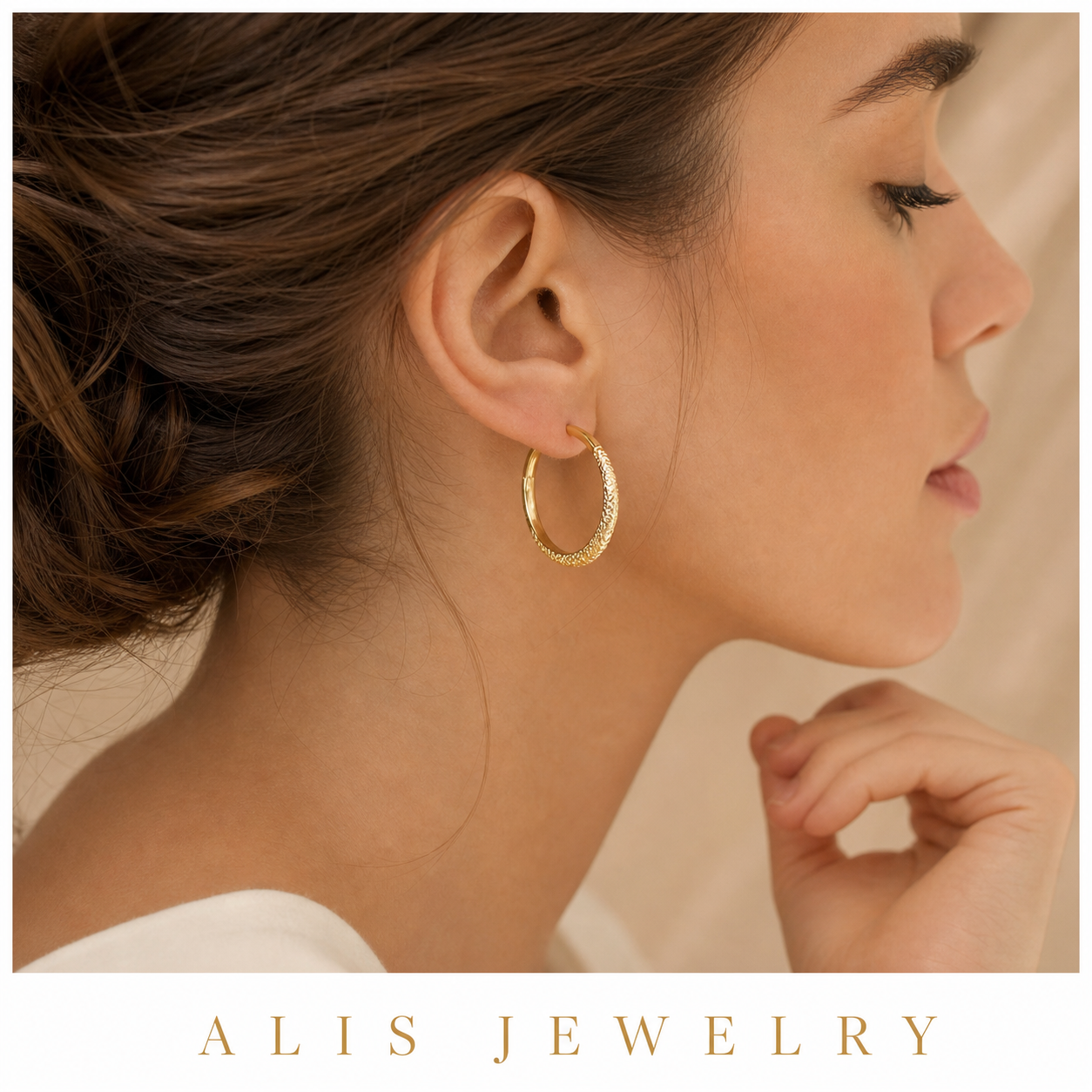 boucles d'oreilles cercle scintillant - Alis Jewelry - Doré - porté mannequin