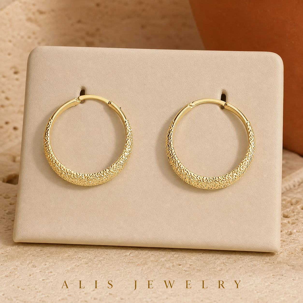 boucles d'oreilles cercle scintillant - Alis Jewelry - Doré - sur support minéral