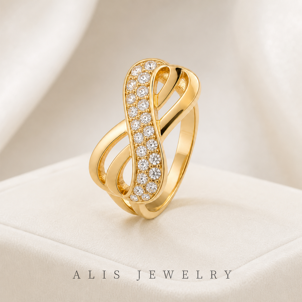 Parure nuptiale Dubaï plaqué or - Alis Jewelry - modèle Infini - bague - sur support minéral