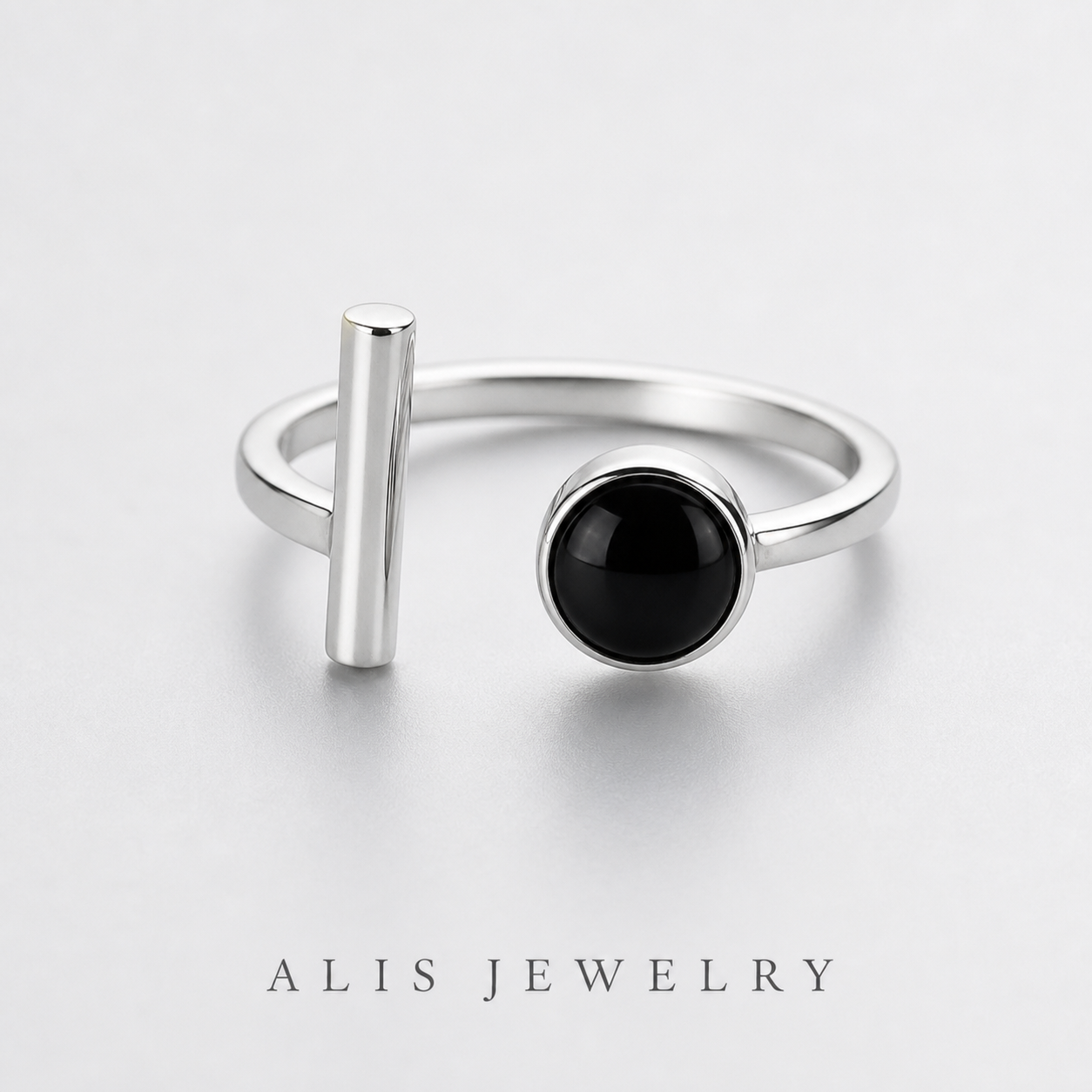 bague ronde noire ouverte argent 925 - Alis Jewelry - gros plan / zoom