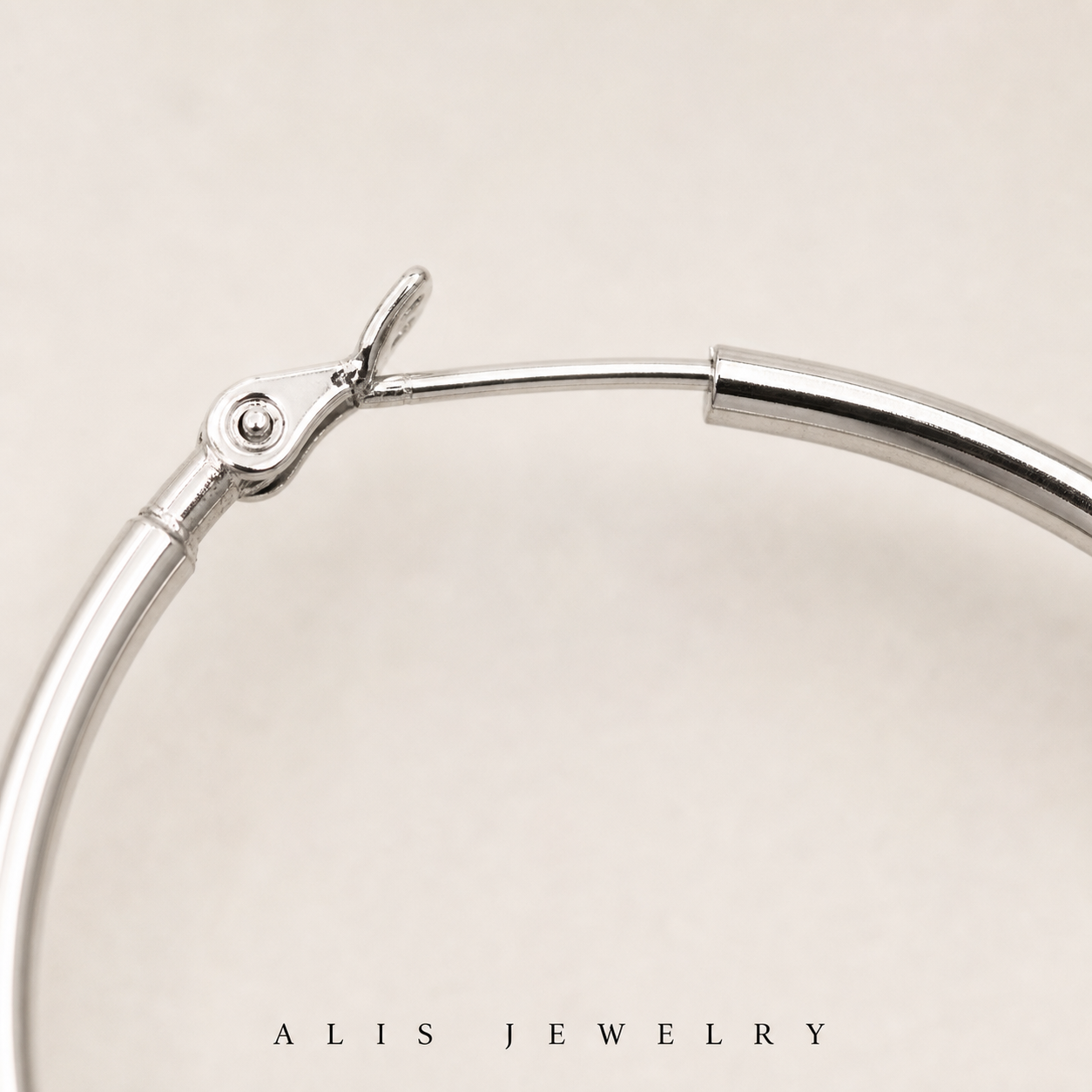 Grandes créoles rondes argent - Alis Jewelry - gros plan / zoom
