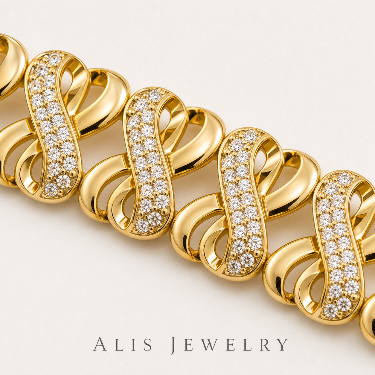 Parure nuptiale Dubaï plaqué or - Alis Jewelry - modèle Infini - collier - gros plan / zoom