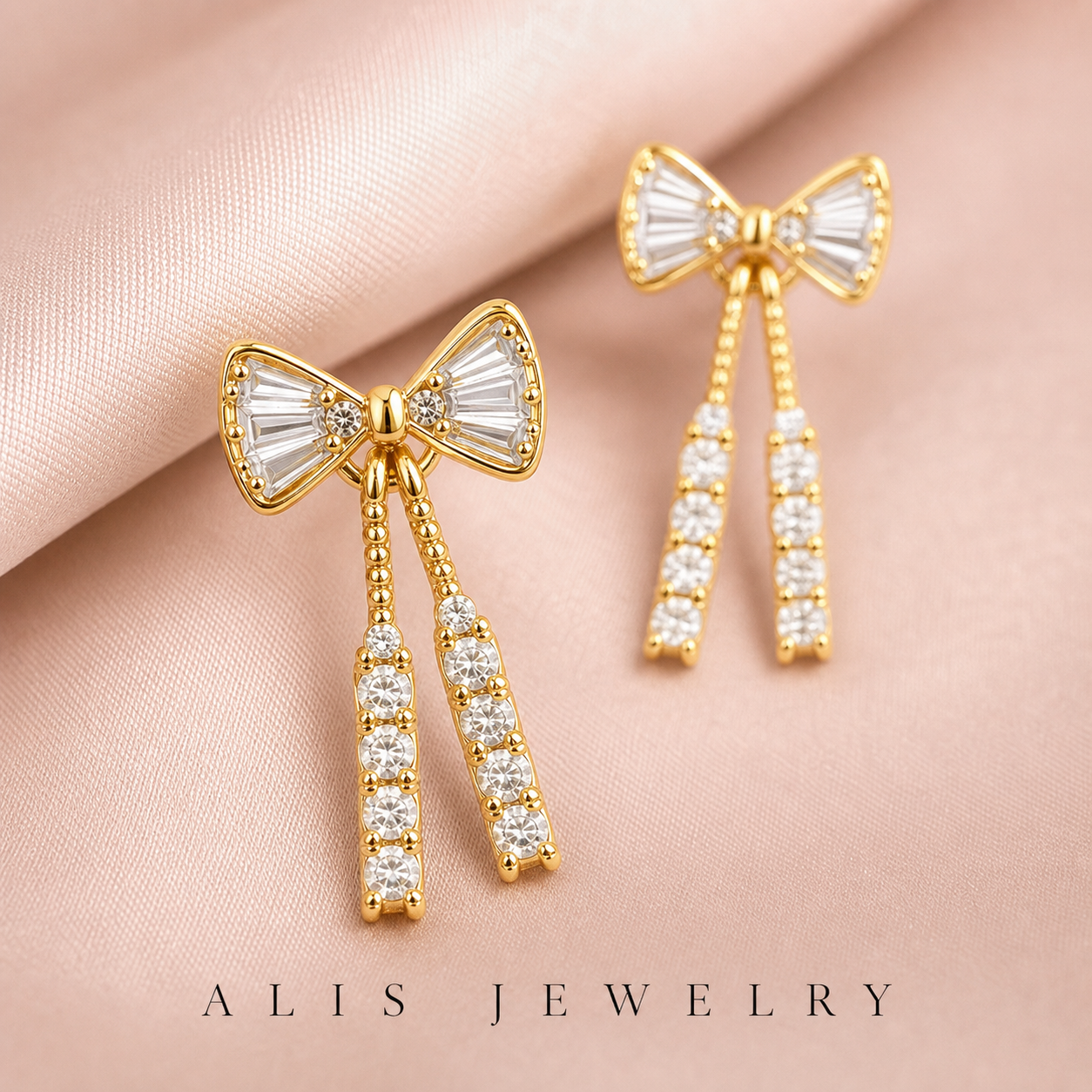 boucles d'oreilles nœud doré strass - Alis Jewelry - gros plan / zoom