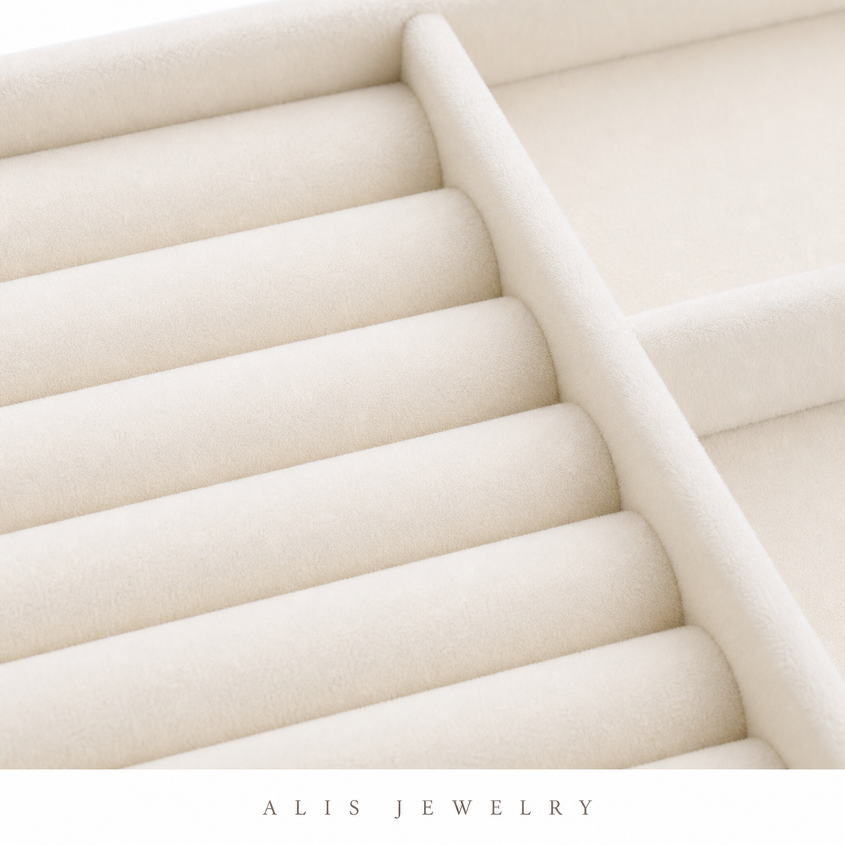 Plateau bijoux velours — Multi-compartiments - Alis Jewelry - gros plan / zoom