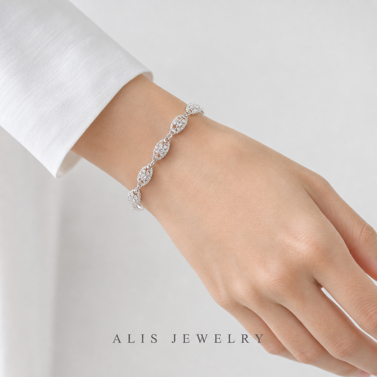 Bracelet chaîne géométrique zircon argent 925 - Alis Jewelry - porté mannequin