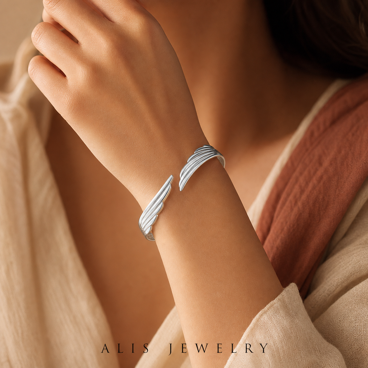 bracelet jonc aile d'ange argent 925 - Alis Jewelry - porté mannequin