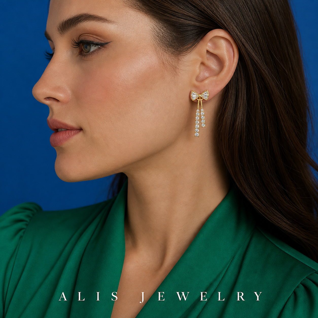 boucles d'oreilles nœud doré strass - Alis Jewelry - porté mannequin