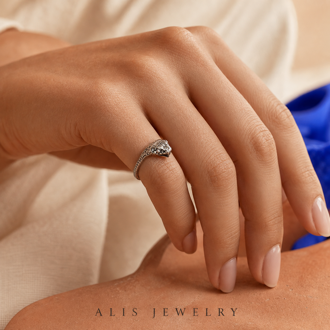 Bague serpent ajustable argent - Alis Jewelry - porté mannequin