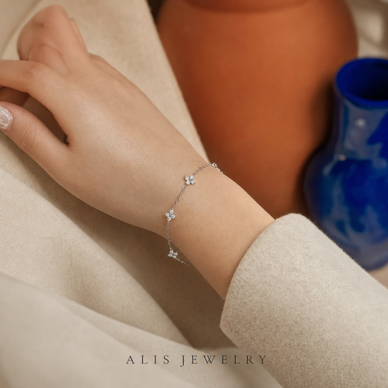 Bracelet trèfle argent - Alis Jewelry - porté mannequin