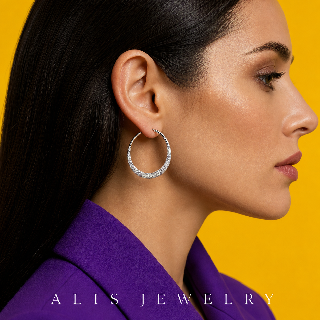 boucles d'oreilles cercle scintillant - Alis Jewelry - Argenté - porté mannequin