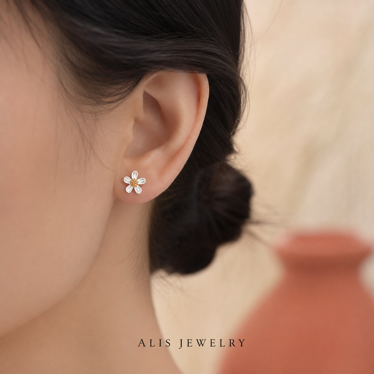 boucles d'oreilles fleur simple argent 925 - Alis Jewelry - porté mannequin