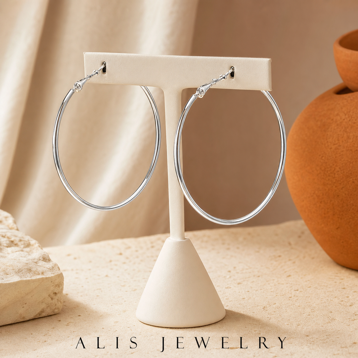 Grandes créoles rondes argent - Alis Jewelry - sur support minéral