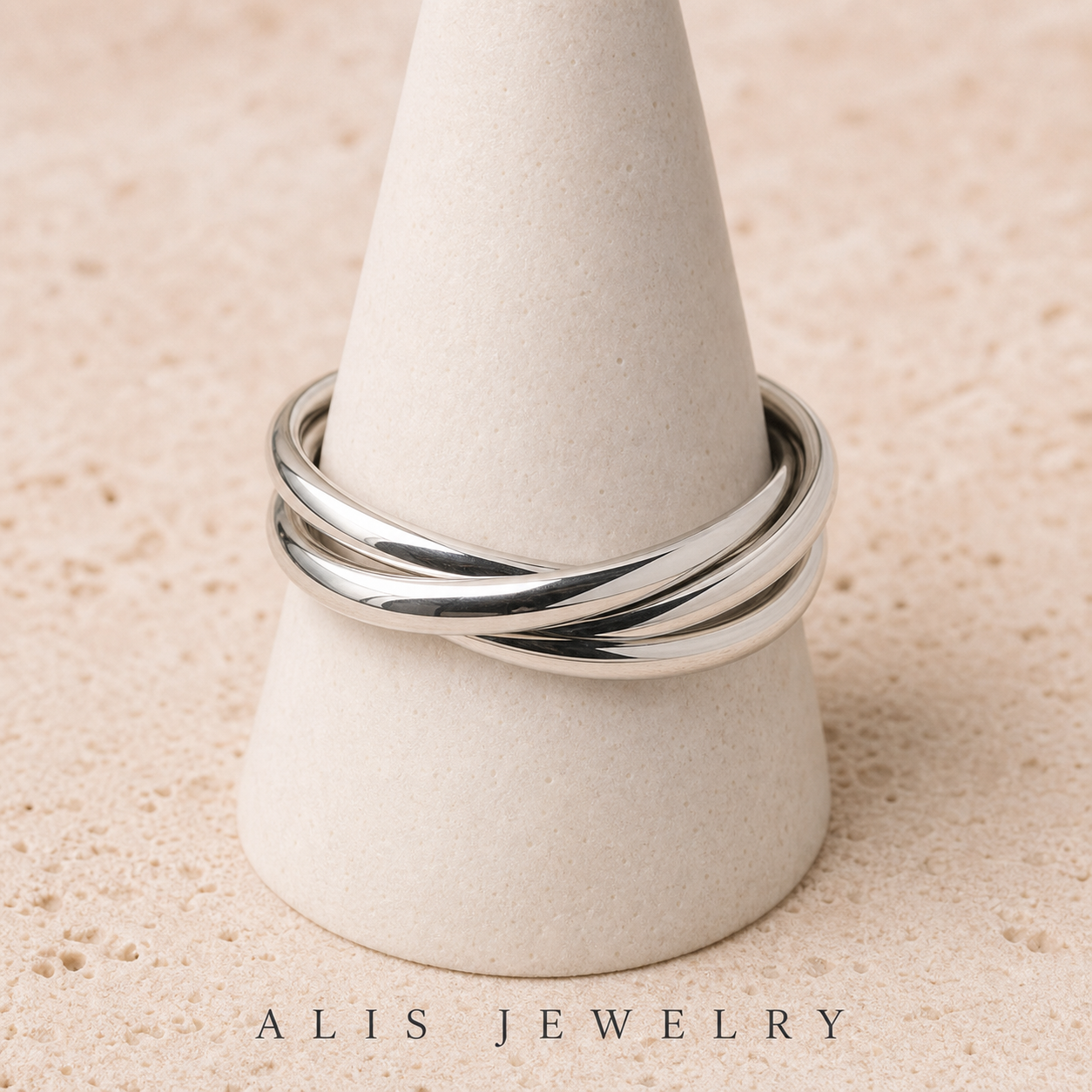 Bague trilogie argent 925 - Alis Jewelry - sur support minéral