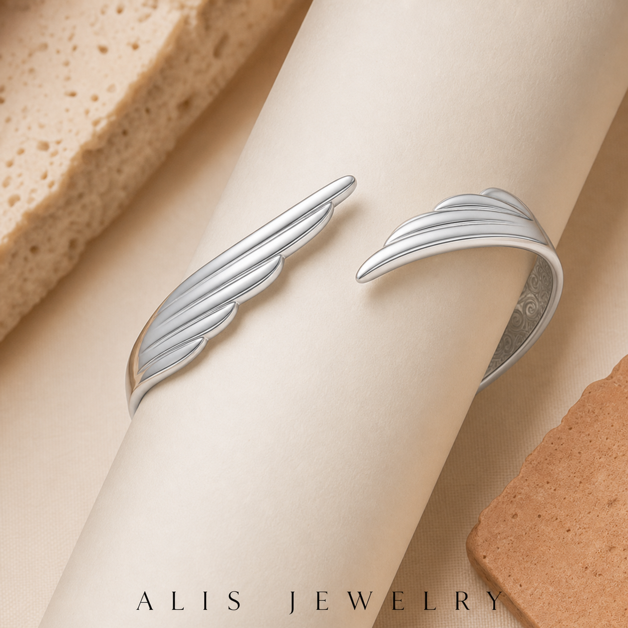 bracelet jonc aile d'ange argent 925 - Alis Jewelry - sur support minéral
