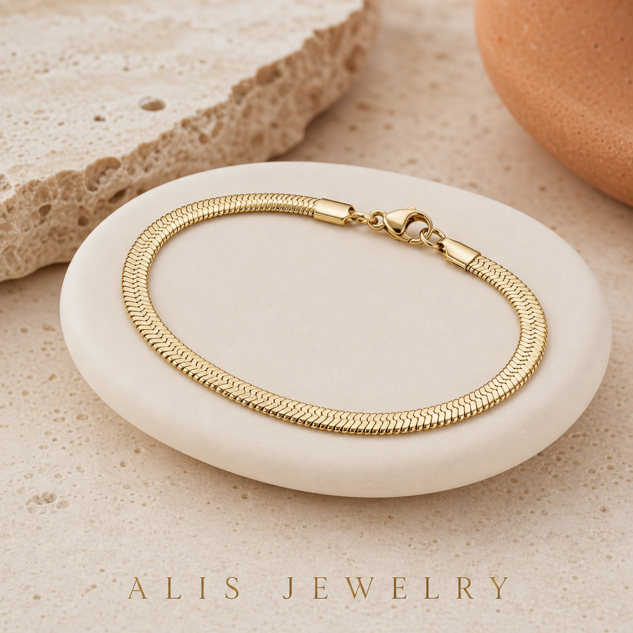 bracelet chaîne serpent acier doré - Alis Jewelry - sur support minéral