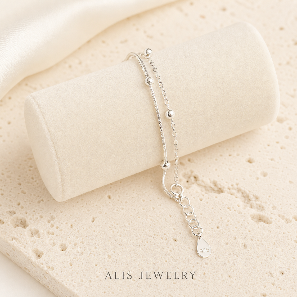 Bracelet boule double rang porte-bonheur argent 925 - Alis Jewelry - sur support minéral