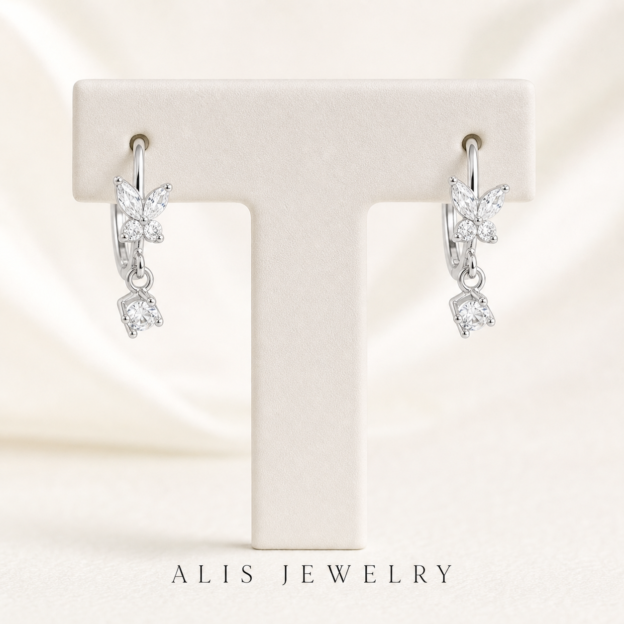 Boucles d'oreilles papillon zircon argent 925 - Alis Jewelry - sur support minéral