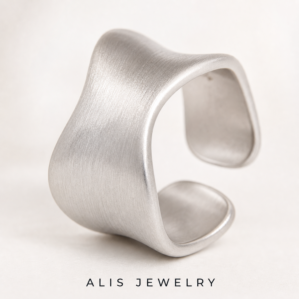 Bague ajustable argent mat - Alis Jewelry - Bague ajustable argent mat - gros plan / zoom