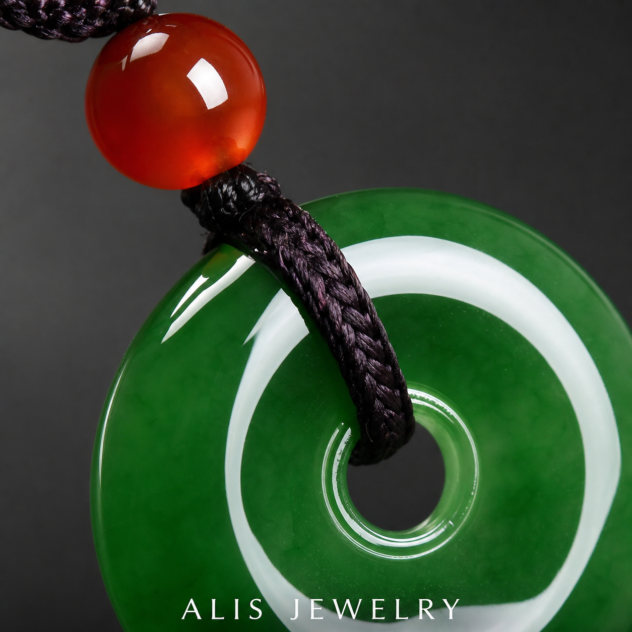 Collier pendentif jade naturel - Alis Jewelry - gros plan / zoom