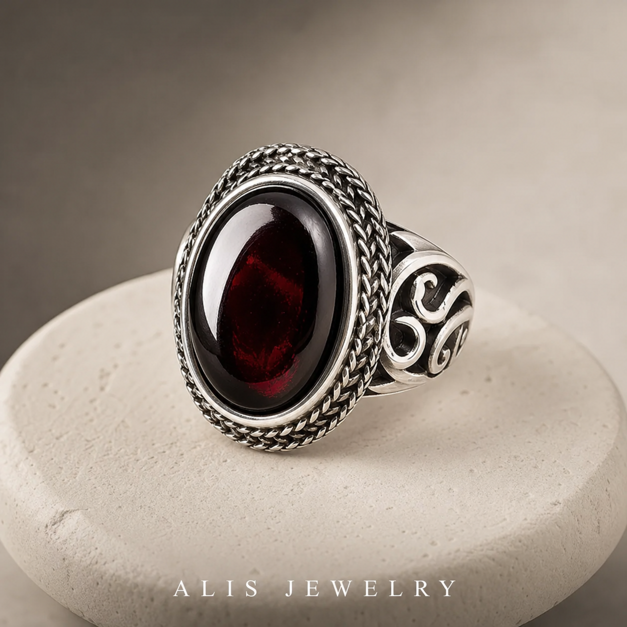 Bague grenat vintage argent thaïlandais - Alis Jewelry - foncé - sur support minéral