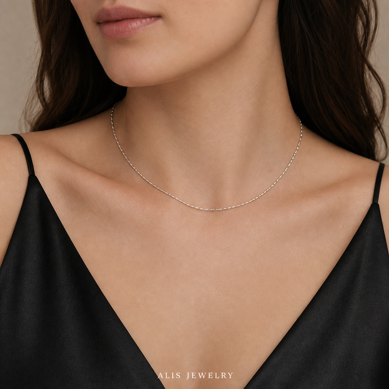 Collier ras-de-cou perles géométriques argent 925 - Alis Jewelry - porté mannequin