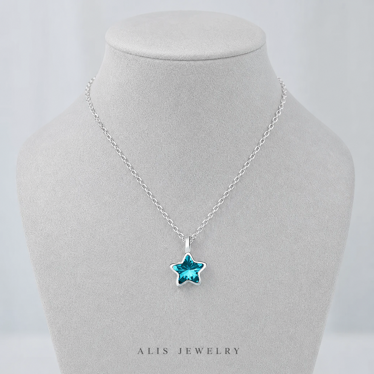 Collier pendentif étoile cristal bleu argent 925 - Alis Jewelry - sur support minéral