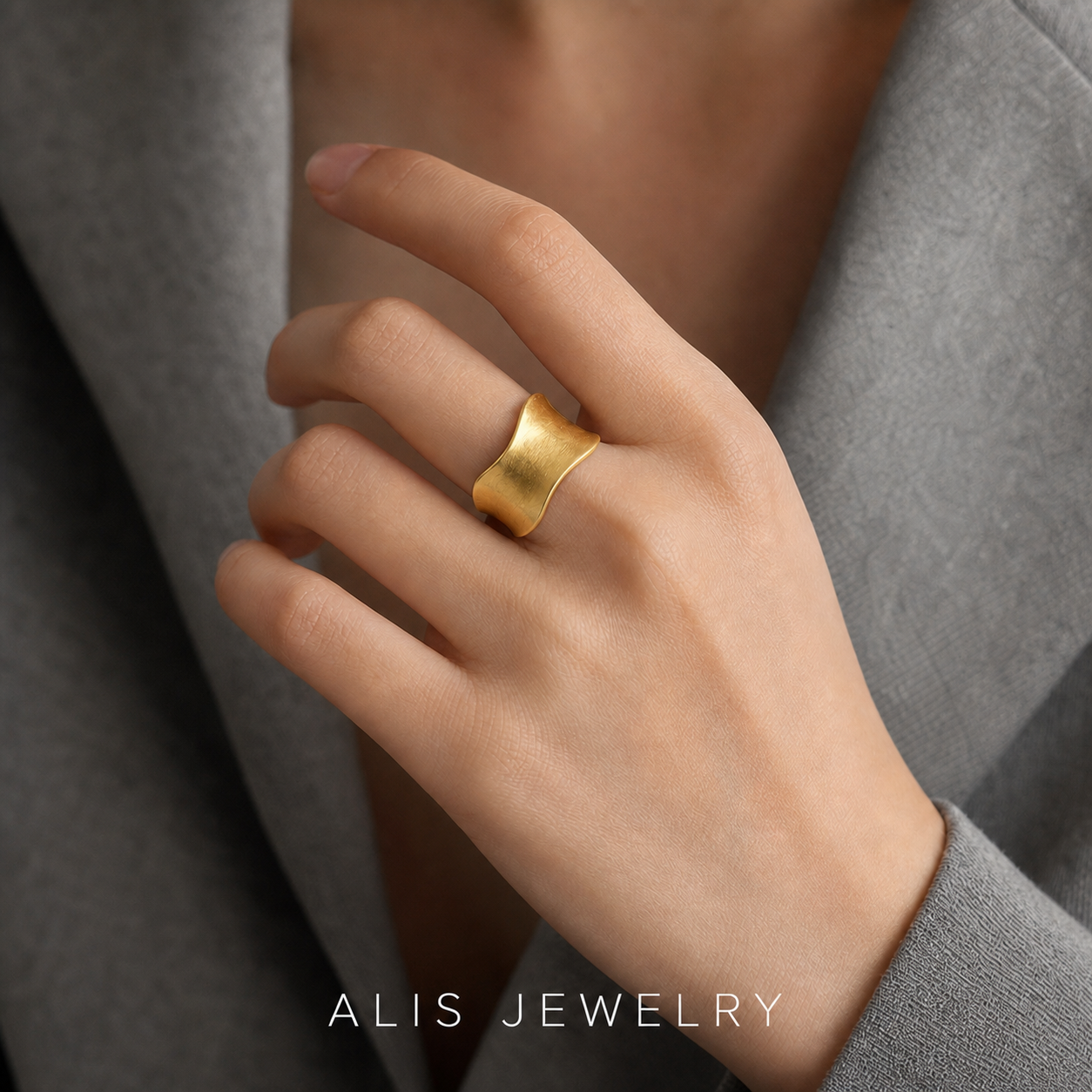 Bague ajustable argent mat - Alis Jewelry - Bague ajustable doré mat - porté mannequin