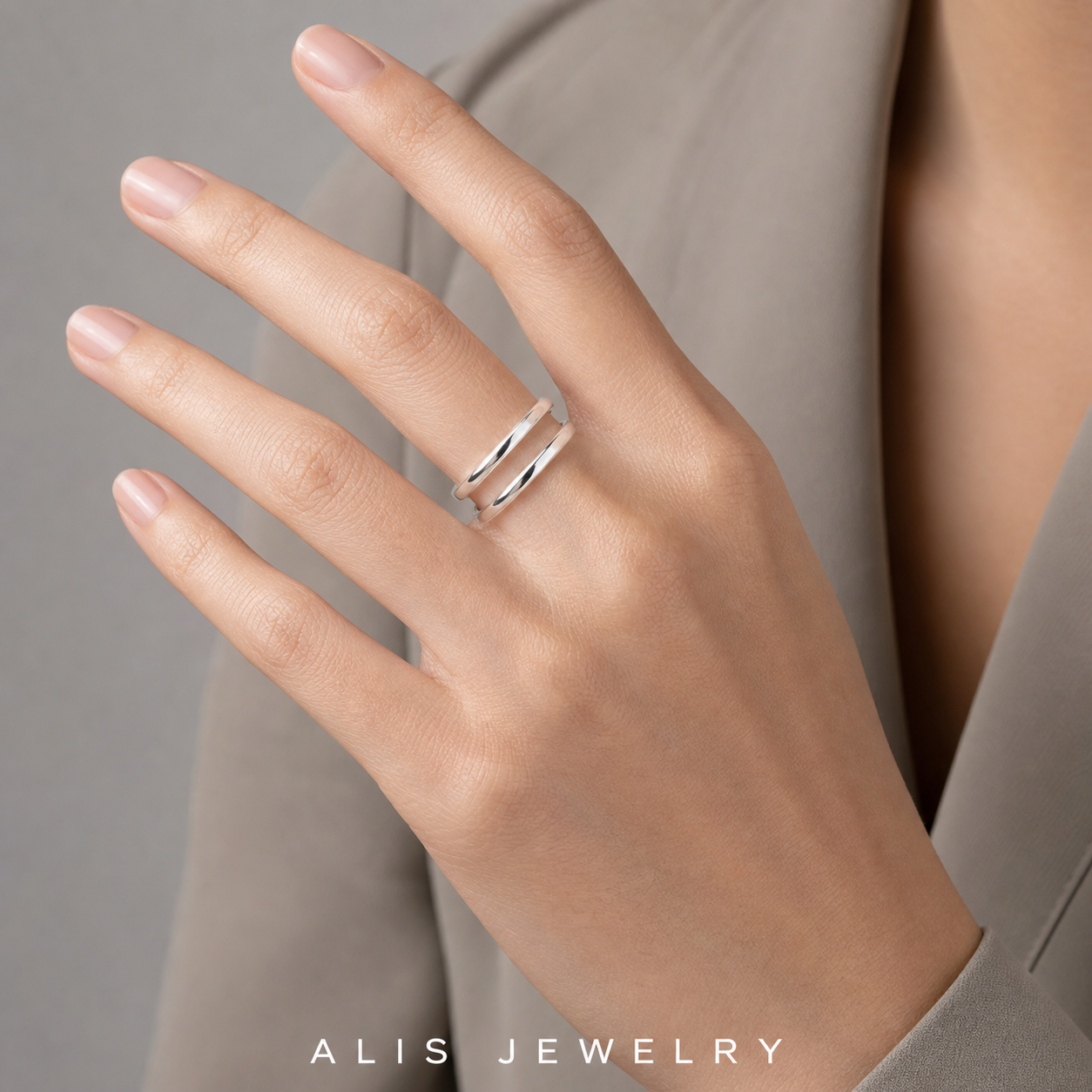 Bague géométrique simple argent - Alis Jewelry - porté mannequin