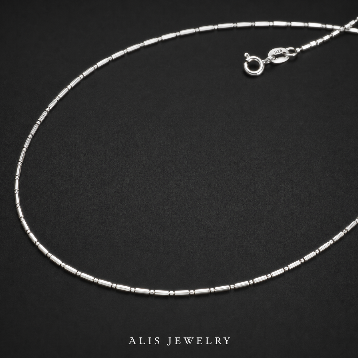 Collier ras-de-cou perles géométriques argent 925 - Alis Jewelry - gros plan / zoom