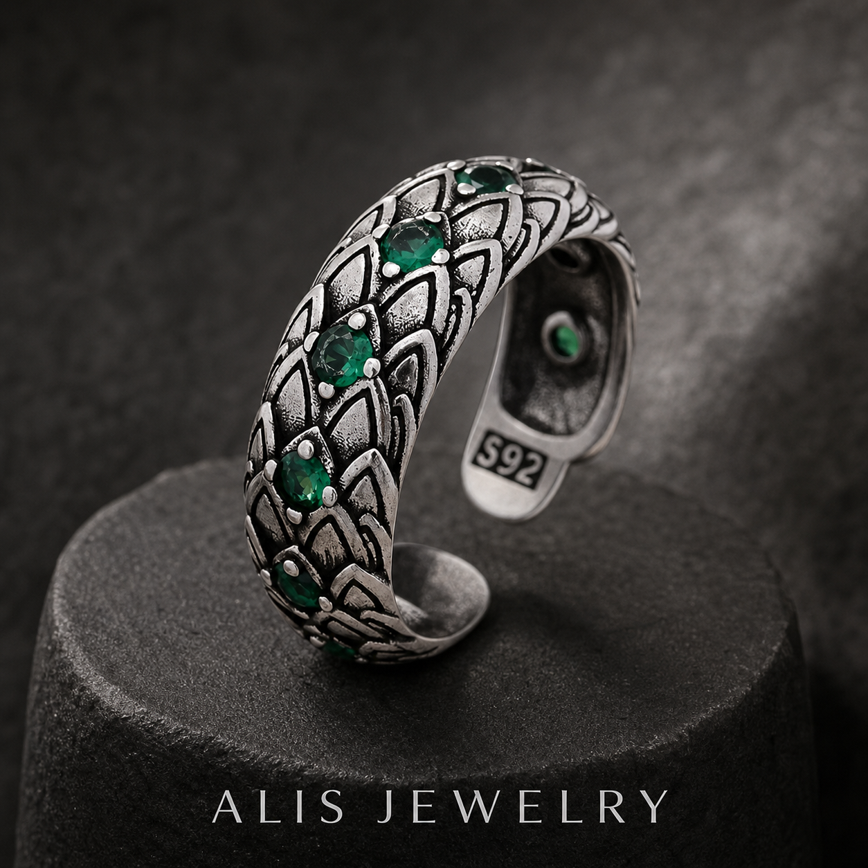 Bague homme serpent argent thaï - Alis Jewelry - sur support minéral