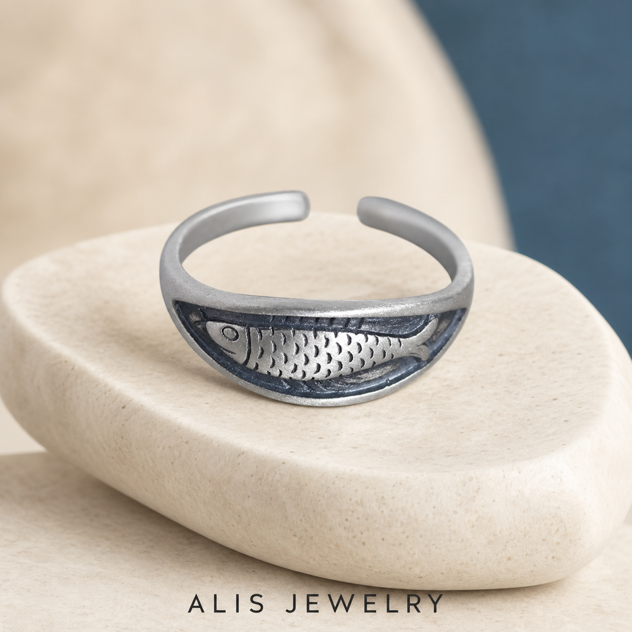 Bague poisson argent - Alis Jewelry - sur support minéral