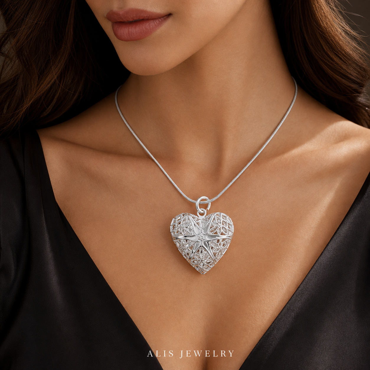 Collier pendentif photo personnalisable argent 925 - Alis Jewelry - porté mannequin