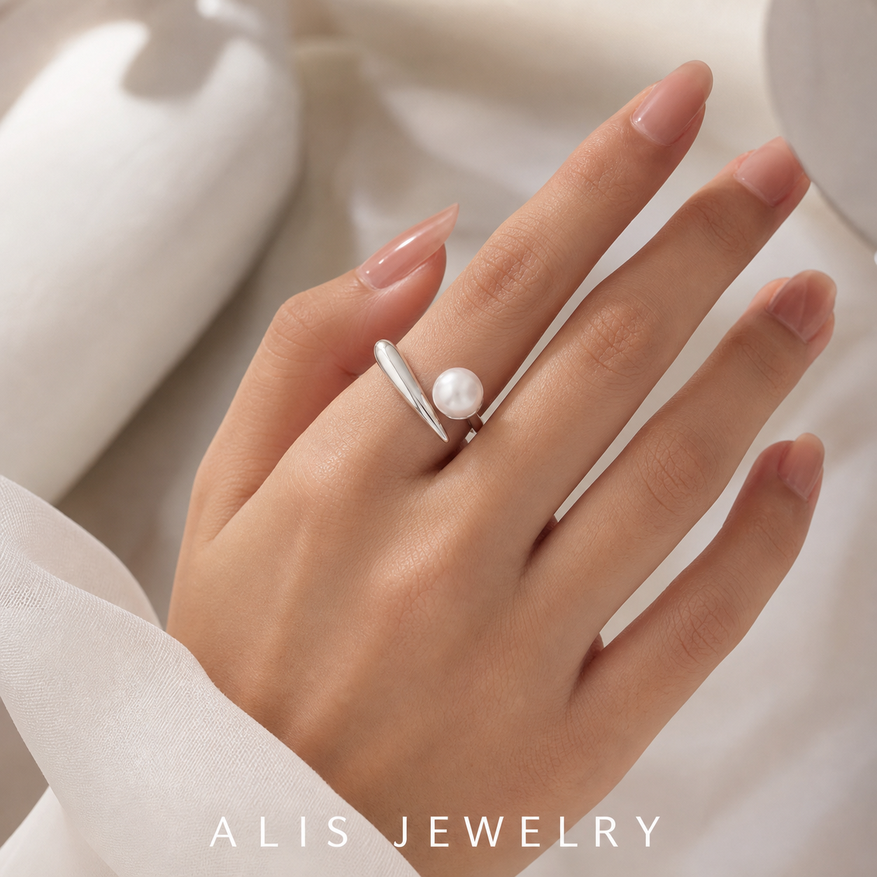 Bague perle ronde argent - Alis Jewelry - porté mannequin