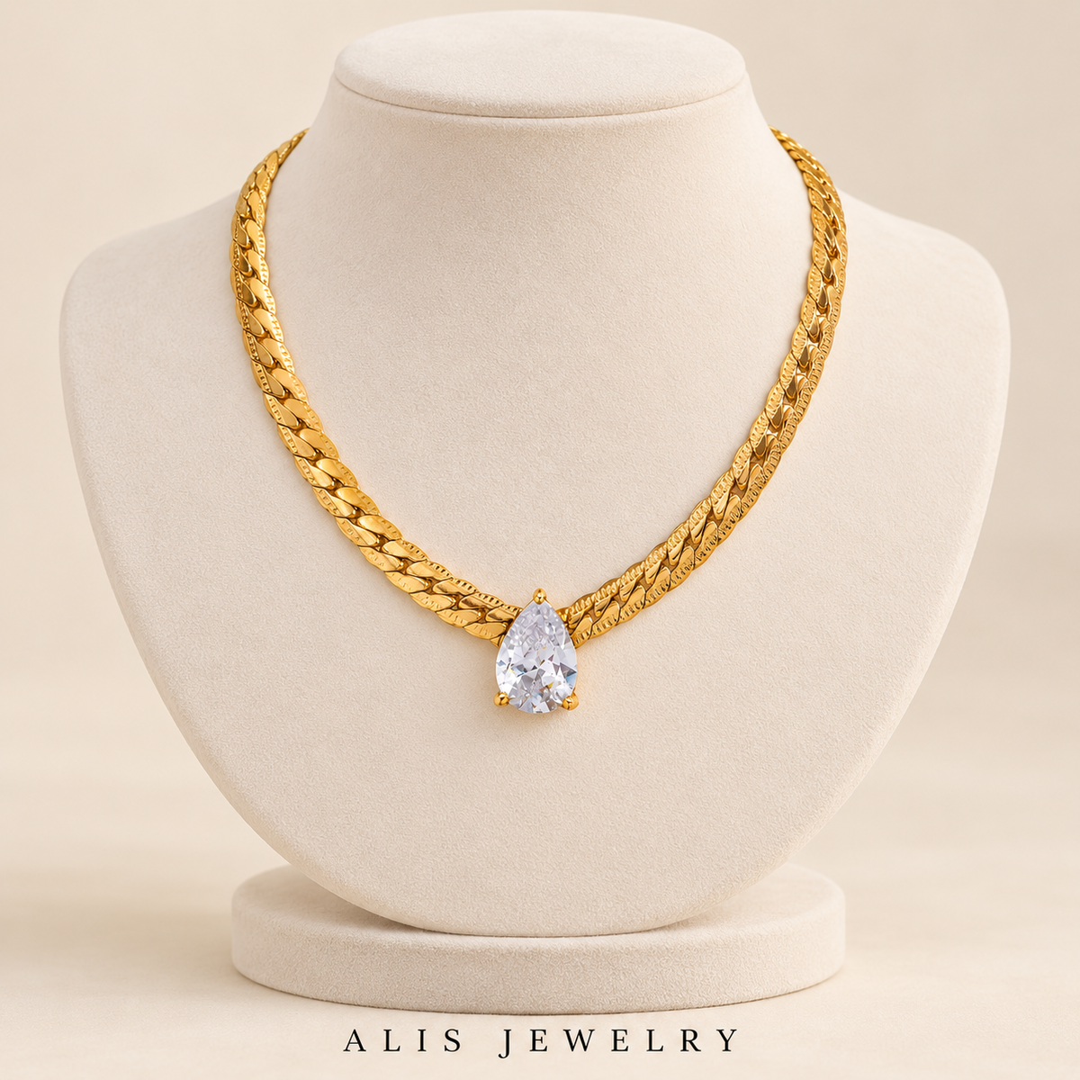 Collier chaîne cubaine goutte zircon plaqué or 18K - Alis Jewelry - sur support minéral