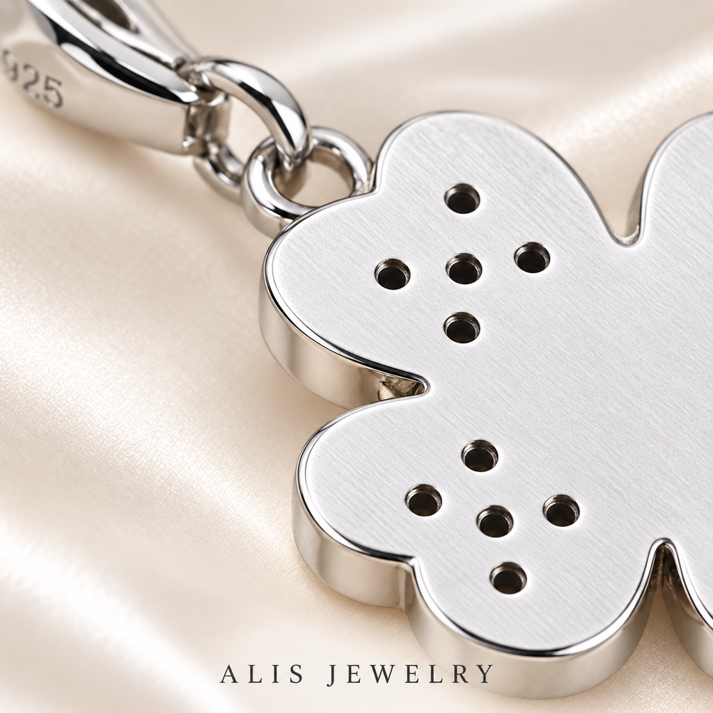 Pendentif trèfle pavé de zircons argent 925 - Alis Jewelry - gros plan / zoom