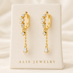 Créoles pendantes chaîne et goutte plaqué or 18K - Alis Jewelry - sur support minéral