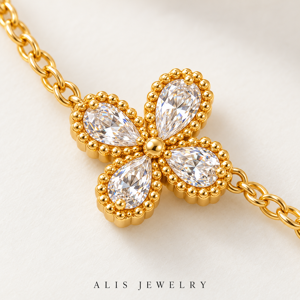 Parure trèfles porte-bonheur plaqué or 18K - Alis Jewelry - gros plan / zoom