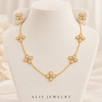 Parure trèfles porte-bonheur plaqué or 18K - Alis Jewelry - sur support minéral