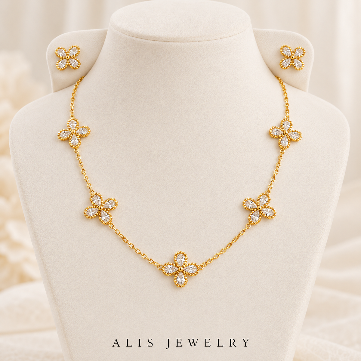 Parure trèfles porte-bonheur plaqué or 18K - Alis Jewelry - sur support minéral
