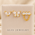 Trio de boucles d'oreilles papillon plaqué or 18K - Alis Jewelry - sur support minéral